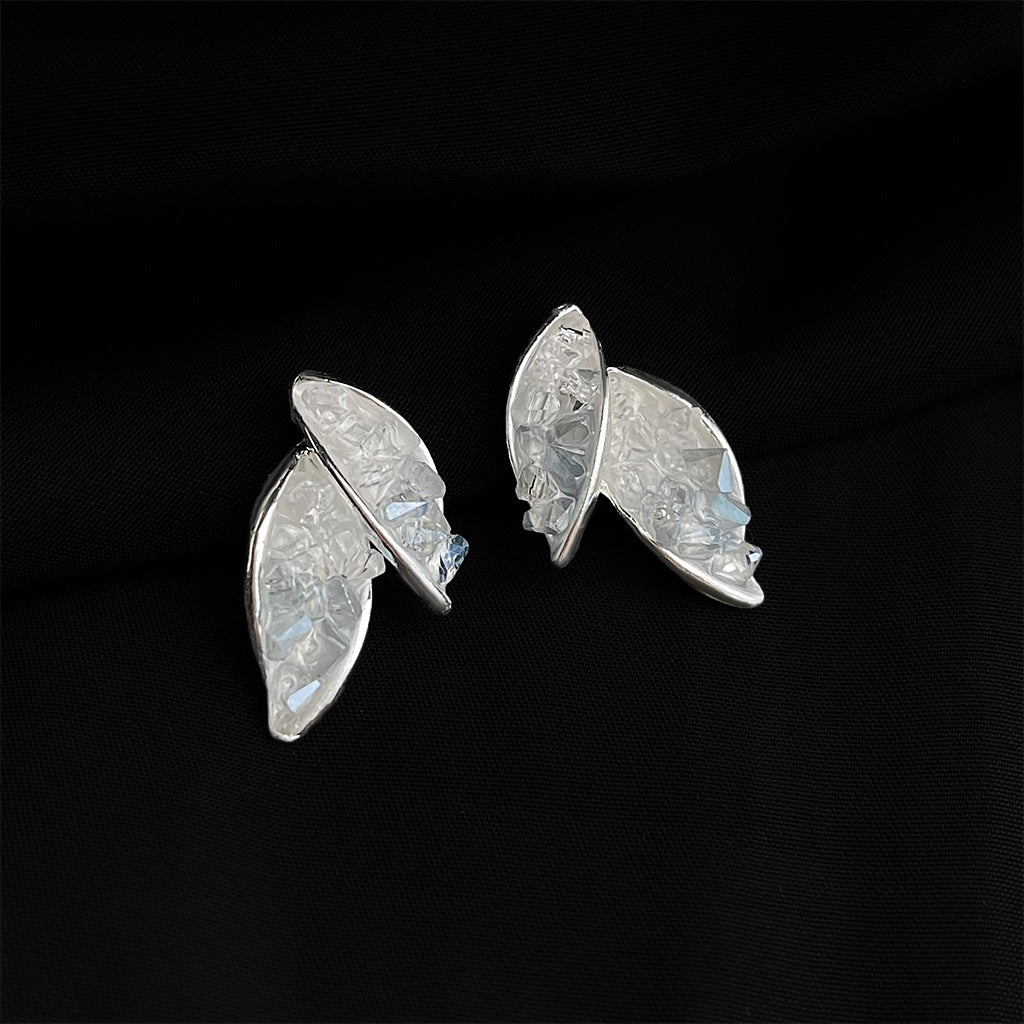 金色琺瑯花朵耳夾－細節特寫9｜https://igowo.tw/