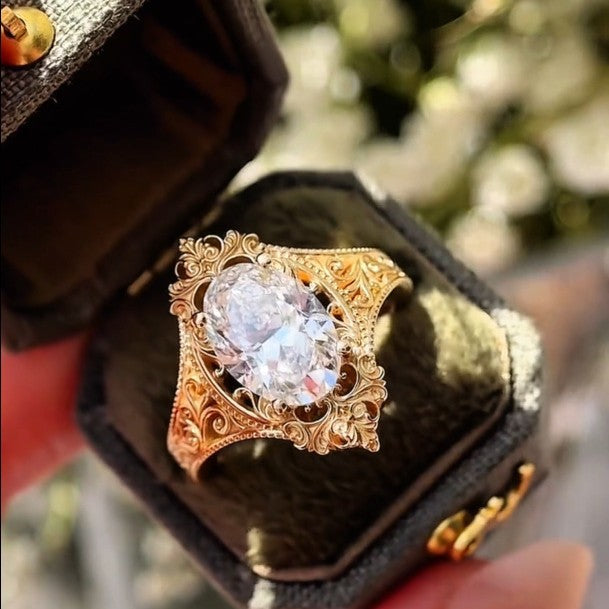 金色鋯石橢圓鏤空戒指