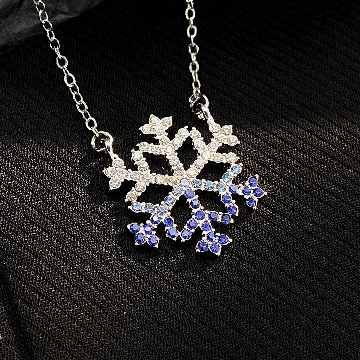 鋯石金屬雪花墜飾項鍊－細節特寫7｜https://igowo.tw/