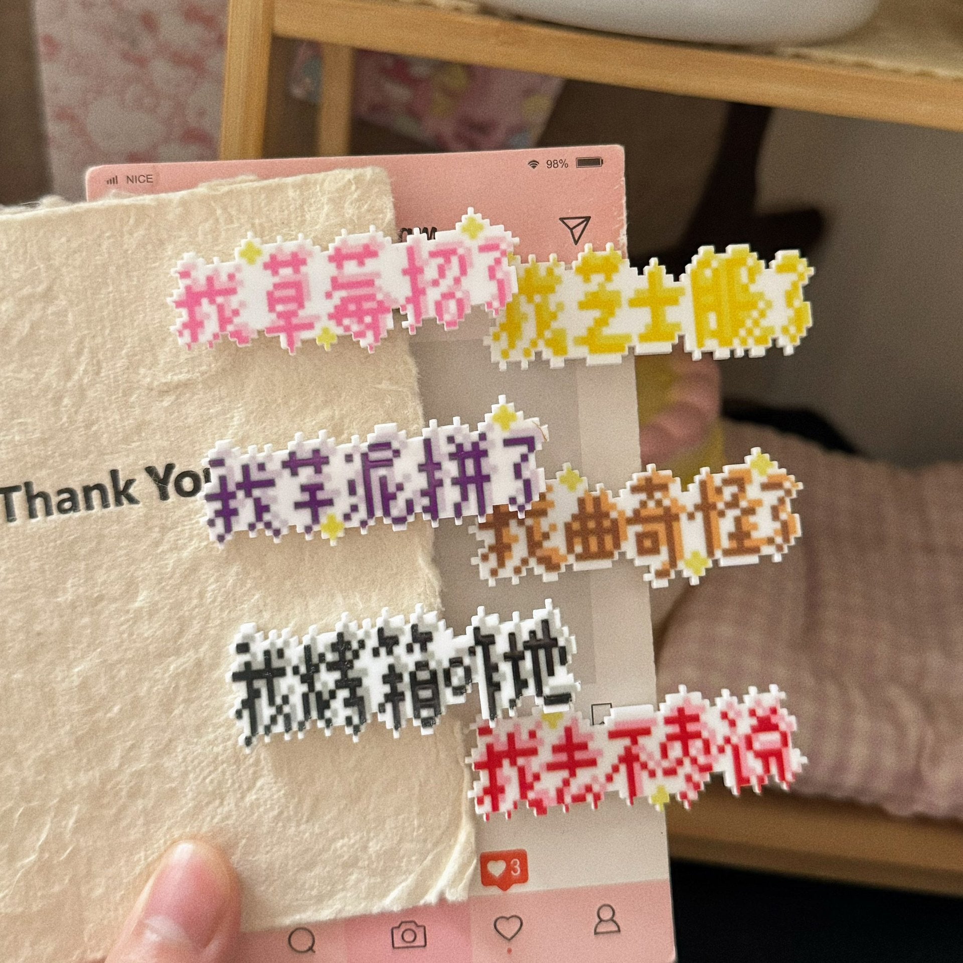 繽紛文字髮夾－商品主圖｜https://igowo.tw/