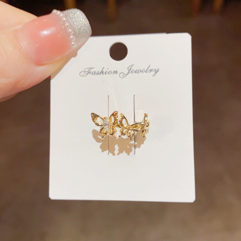 金屬蝴蝶小巧耳骨夾－第二視角實拍｜https://igowo.tw/