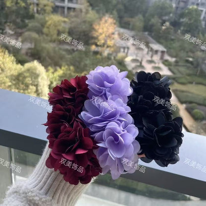 紅色花朵髮夾－黑色香蕉夾款細節｜https://igowo.tw/