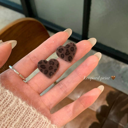 秋冬植絨豹紋愛心耳釘