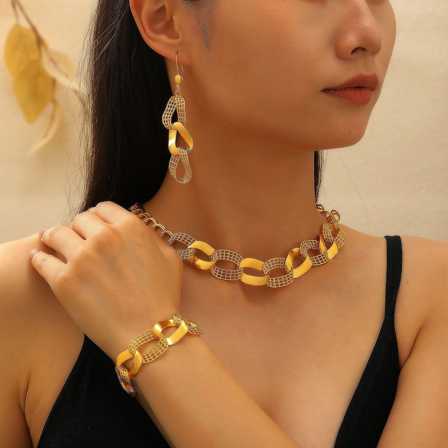 金色流蘇項鍊耳環組－細節特寫5｜https://igowo.tw/