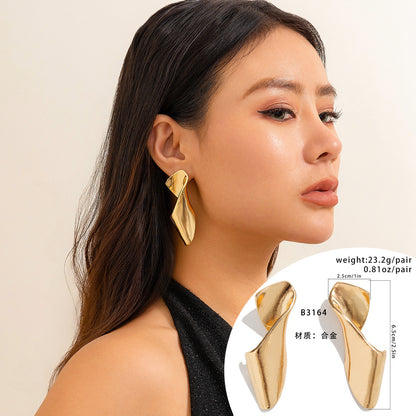 金屬愛心花朵復古耳釘－細節特寫4｜https://igowo.tw/