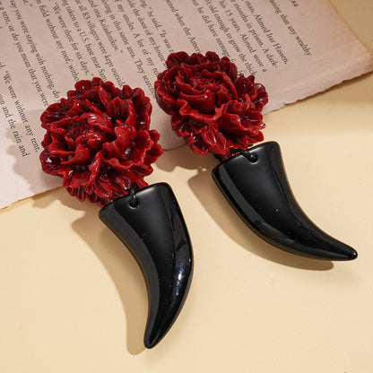 紅色布面花朵誇張耳環－細節特寫2｜https://igowo.tw/