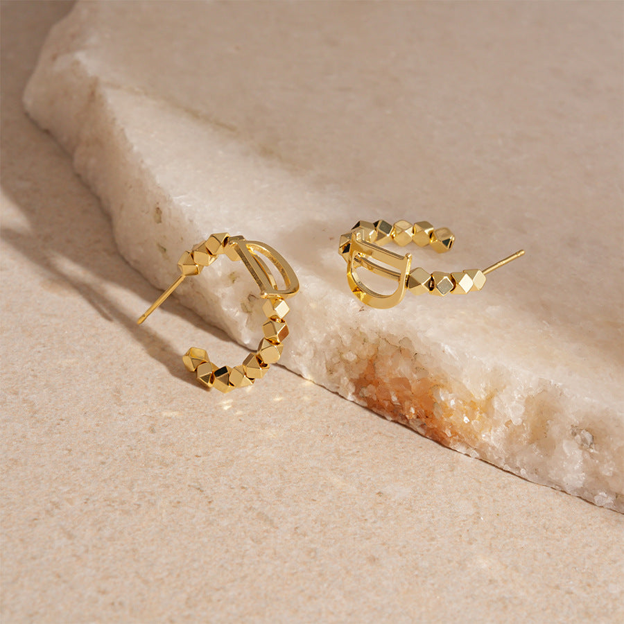 銀針字母C形簡約耳釘