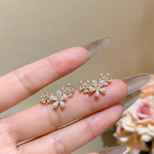 珍珠鋯石花朵耳環－商品主圖｜https://igowo.tw/