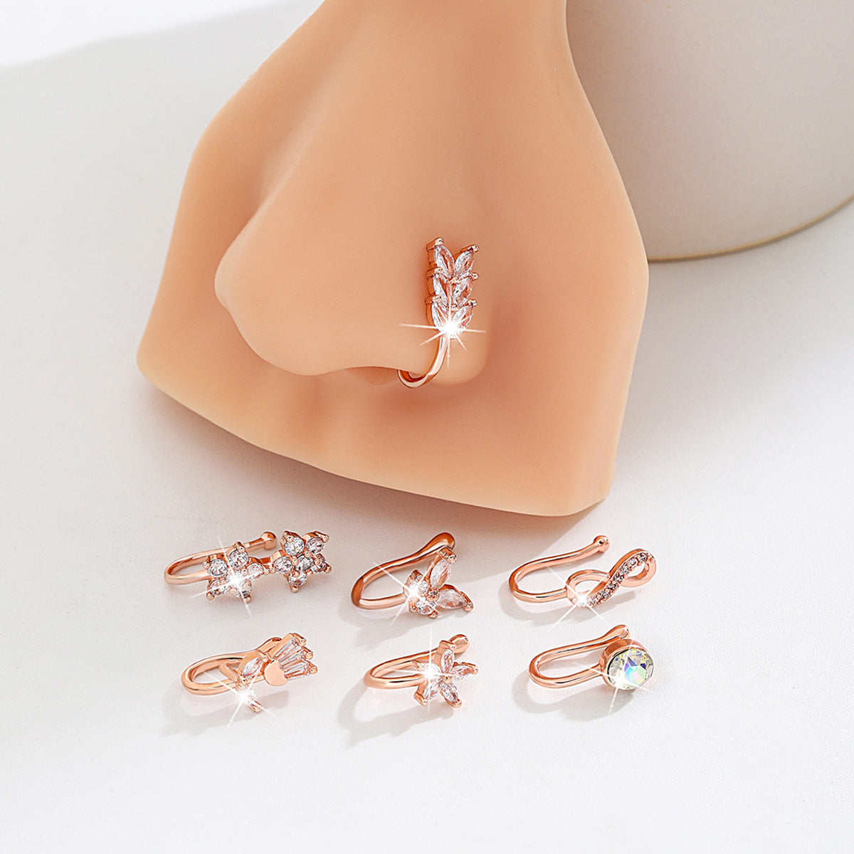 樹葉玫瑰鑲鑽簡約飾品－商品主圖｜https://igowo.tw/