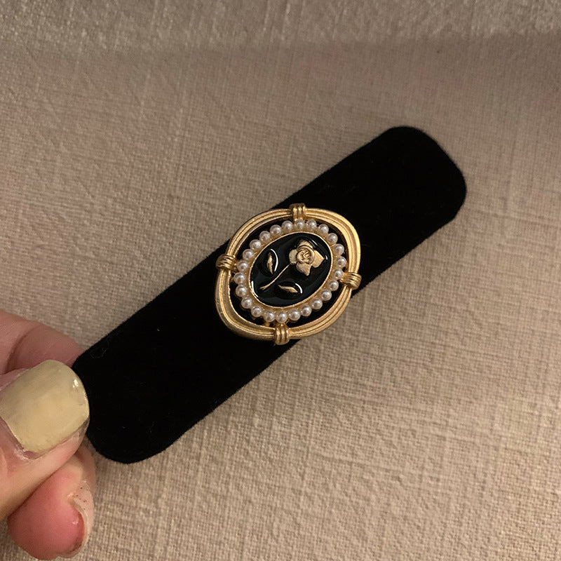 黑色絨面玫瑰復古髮夾