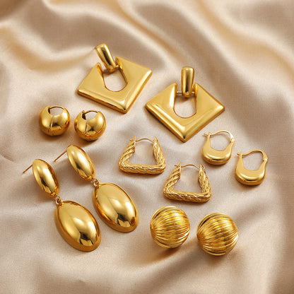 金色水滴三角形耳環－商品主圖｜https://igowo.tw/