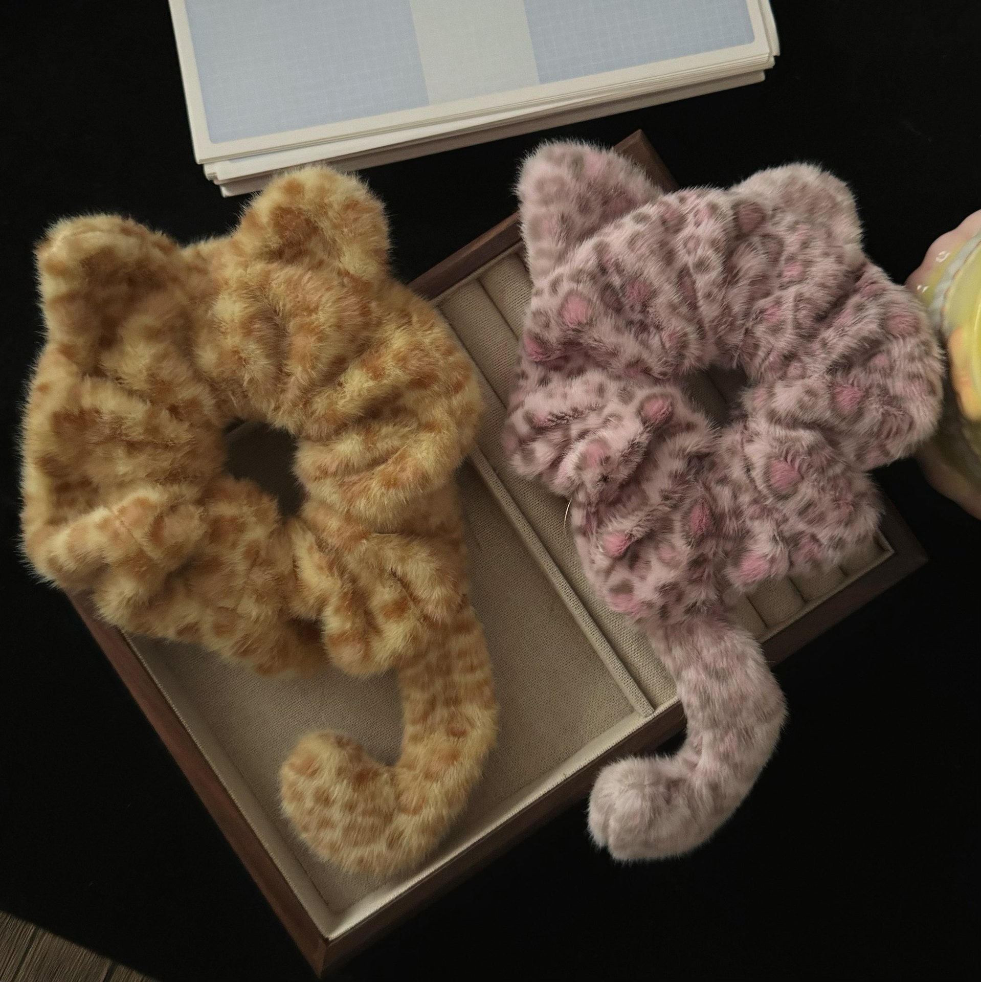 粉色豹紋貓咪髮圈－商品主圖｜https://igowo.tw/