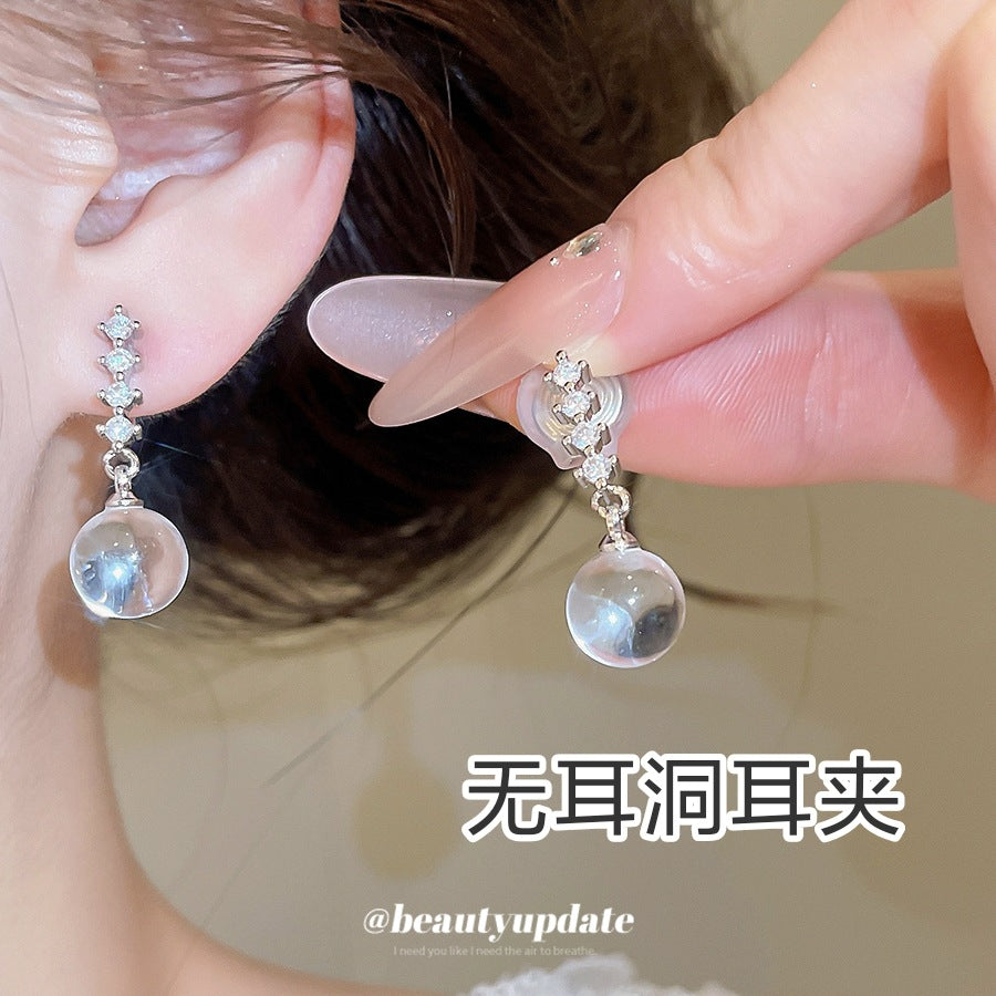 鋯石樹脂圓形簡約耳夾－商品主圖｜https://igowo.tw/