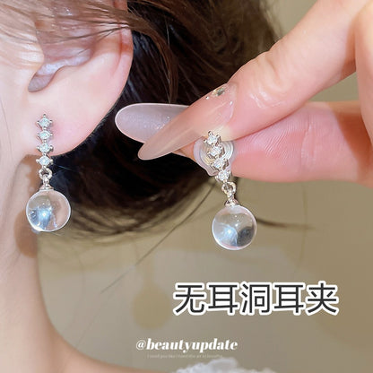 鋯石樹脂圓形簡約耳夾－商品主圖｜https://igowo.tw/