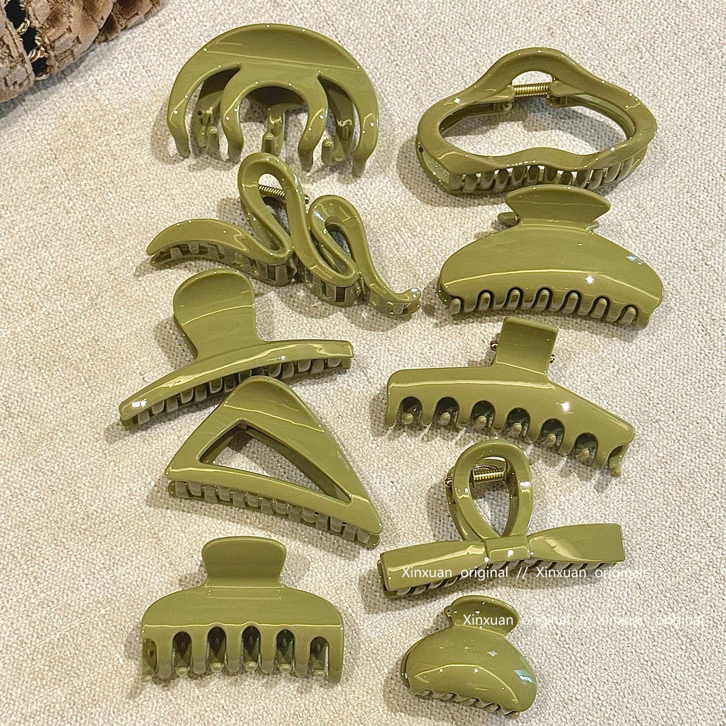 綠色簡約鯊魚夾－蝴蝶結款細節｜https://igowo.tw/