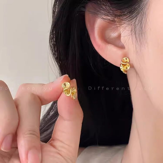 金屬花朵耳釘－商品主圖｜https://igowo.tw/