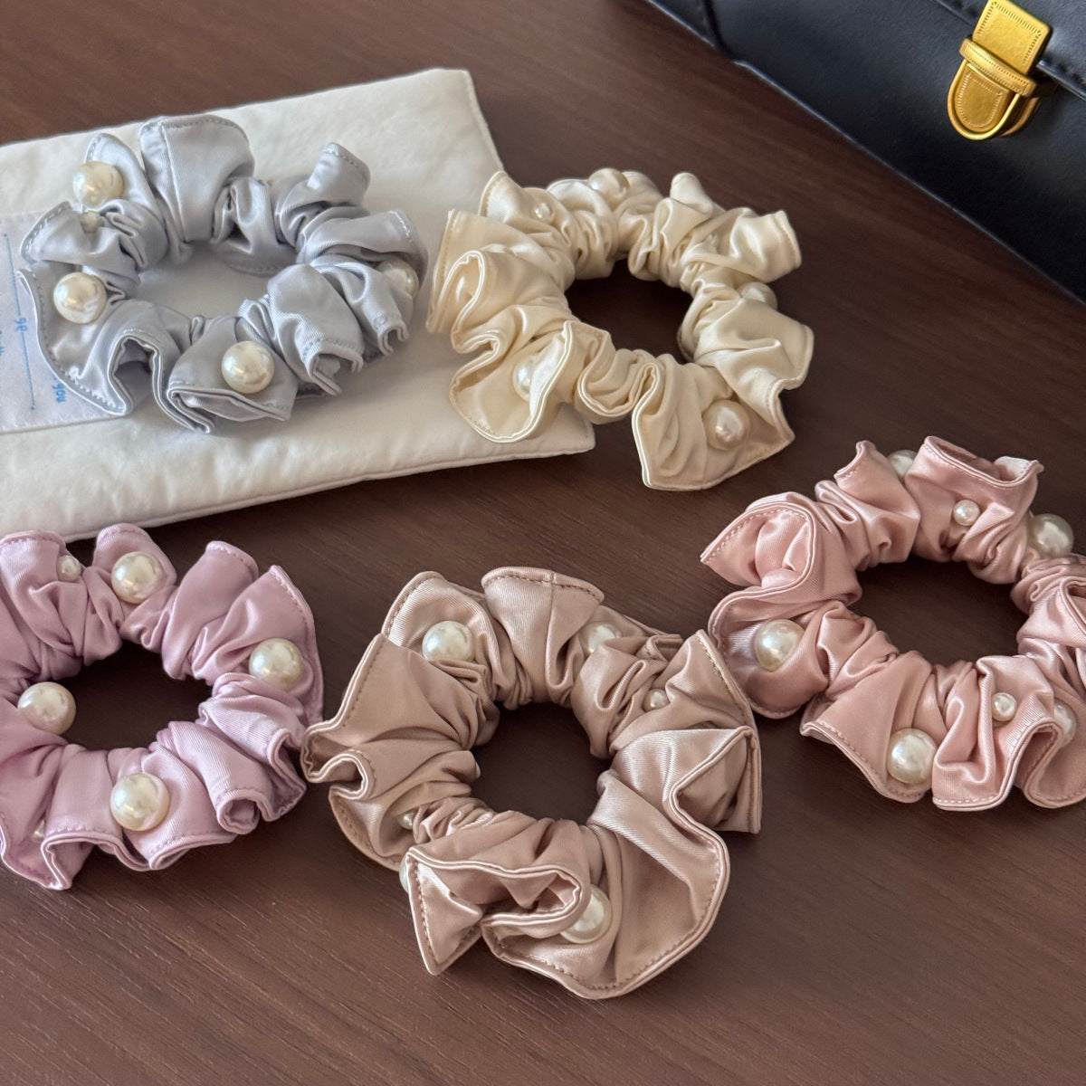 珍珠彈力繩髮圈－細節特寫1｜https://igowo.tw/