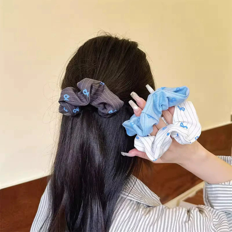 彈力繩格紋蝴蝶結髮圈－灰款實拍｜https://igowo.tw/