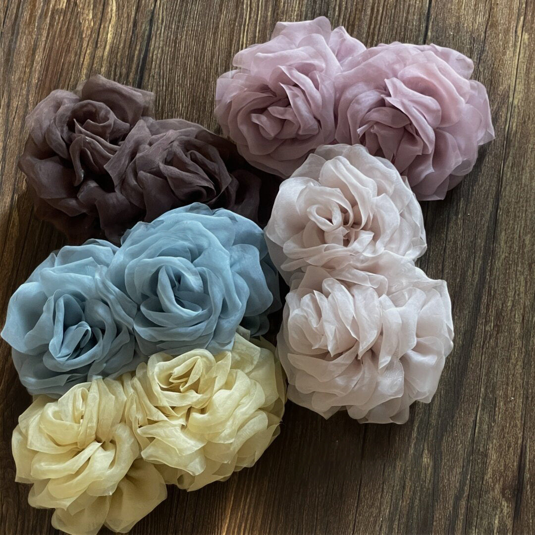 山茶花簡約髮夾－淡藕粉款細節｜https://igowo.tw/