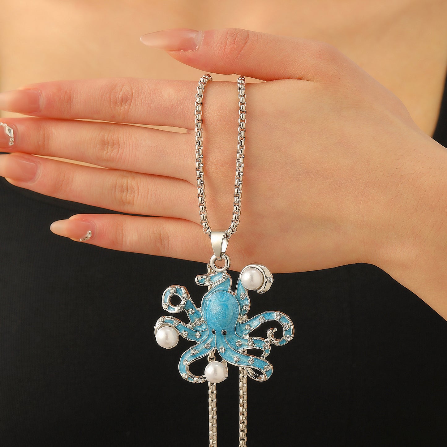 粉色琺瑯珍珠墜飾項鍊－第二視角實拍｜https://igowo.tw/