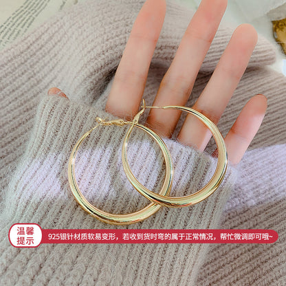 銀針幾何拉絲簡約耳釘－細節特寫42｜https://igowo.tw/