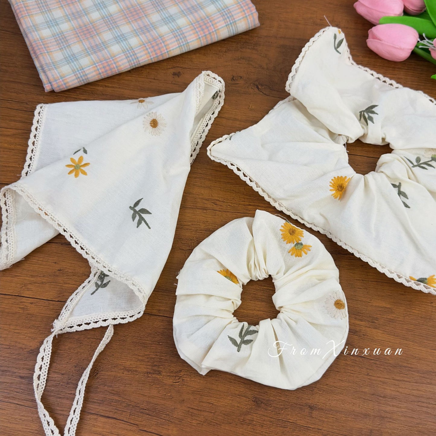 蕾絲雛菊刺繡髮圈－商品主圖｜https://igowo.tw/