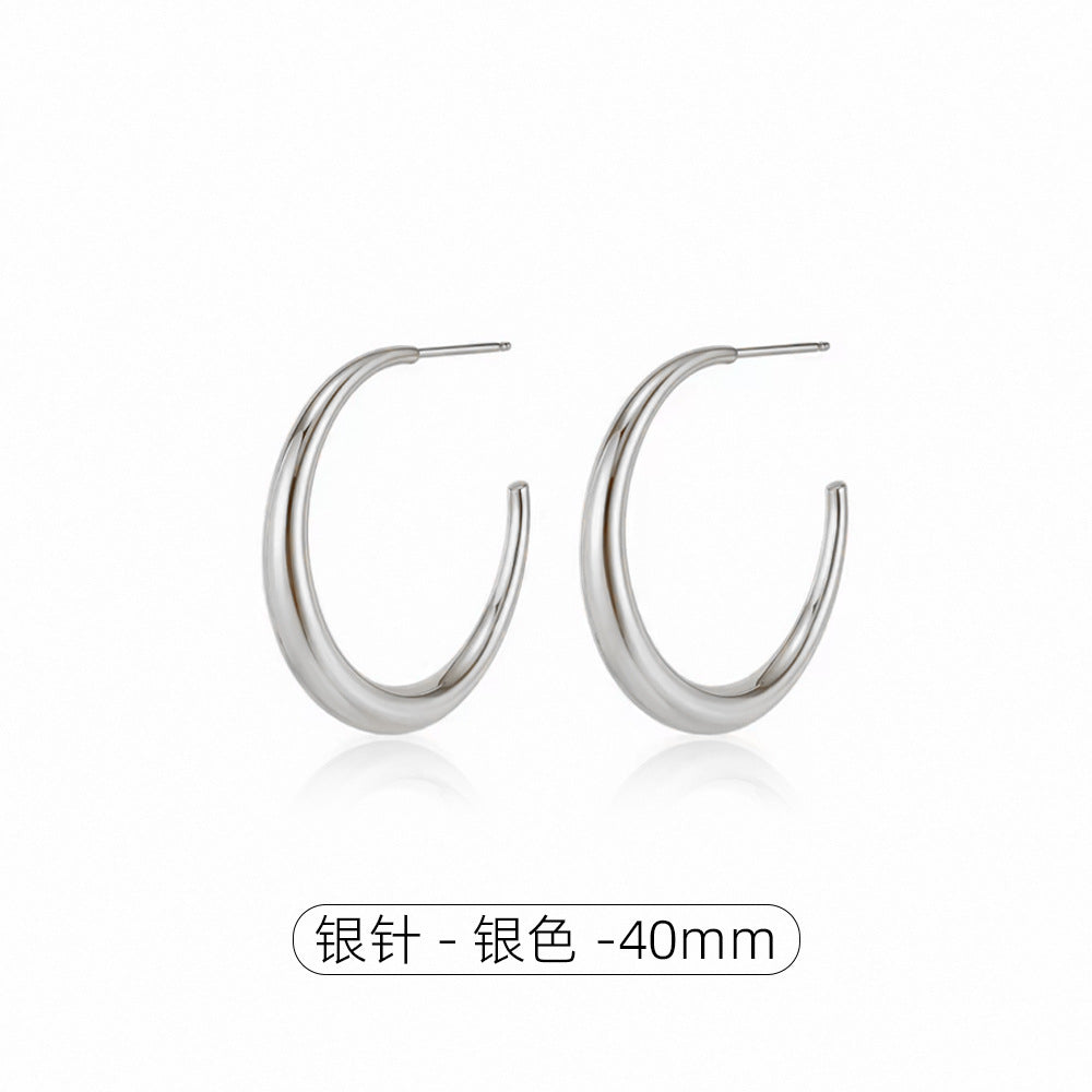 C形素圈簡約耳環－細節特寫4｜https://igowo.tw/