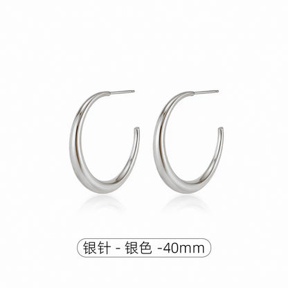 C形素圈簡約耳環－細節特寫4｜https://igowo.tw/