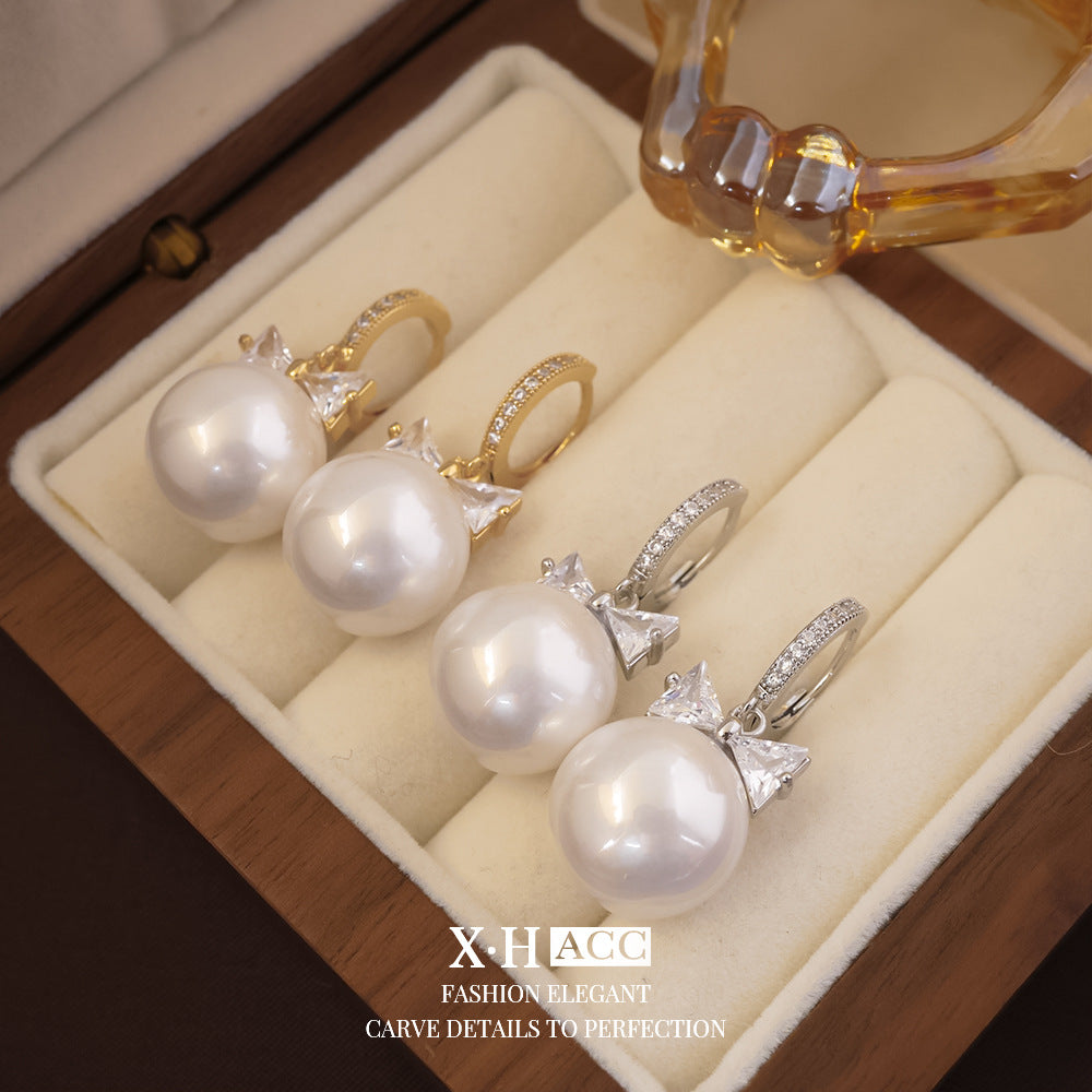 珍珠蝴蝶結鑲鑽耳扣－第二視角實拍｜https://igowo.tw/