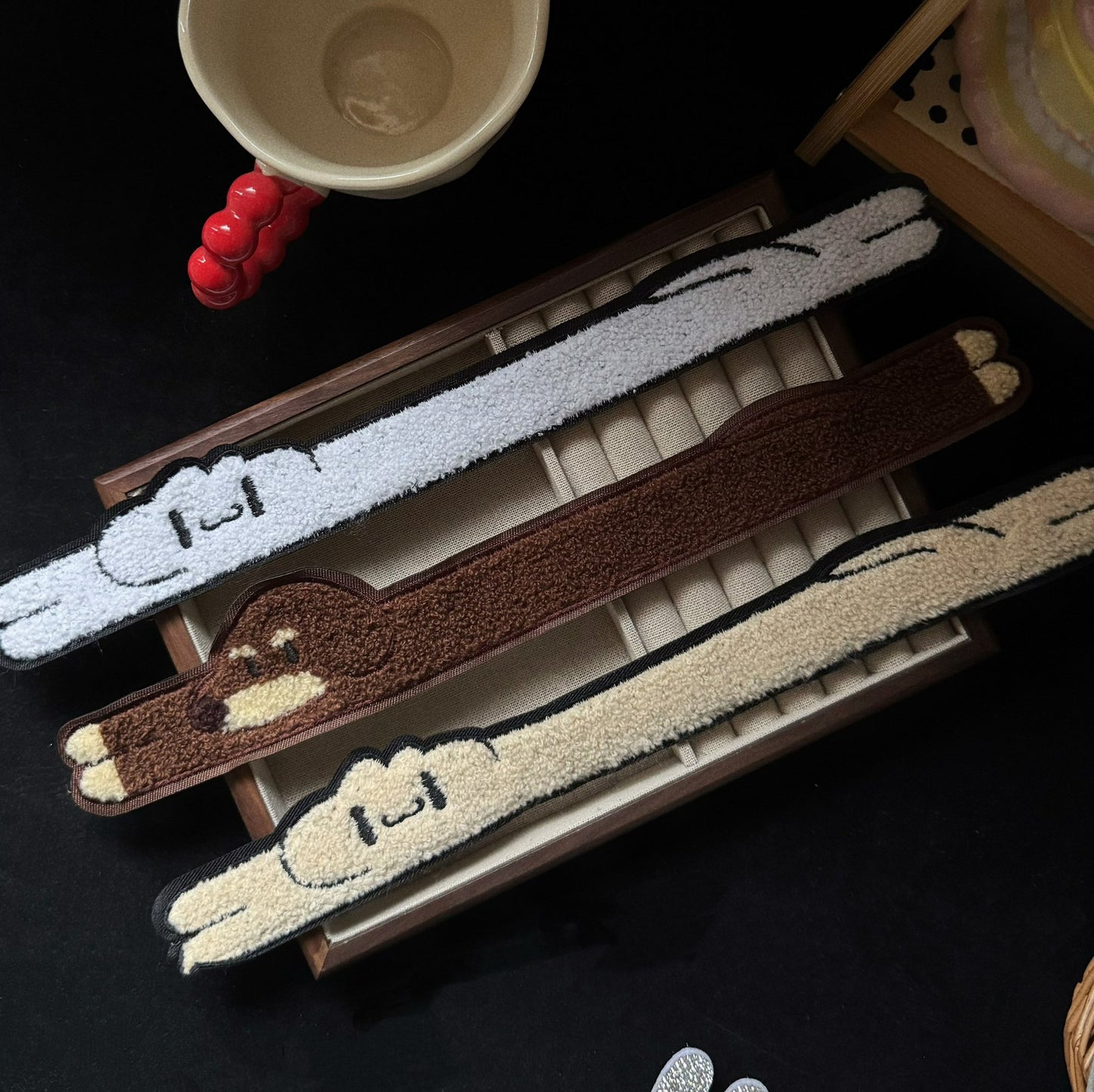 棕色簡約髮夾－長米白小貓魔法貼款實拍｜https://igowo.tw/
