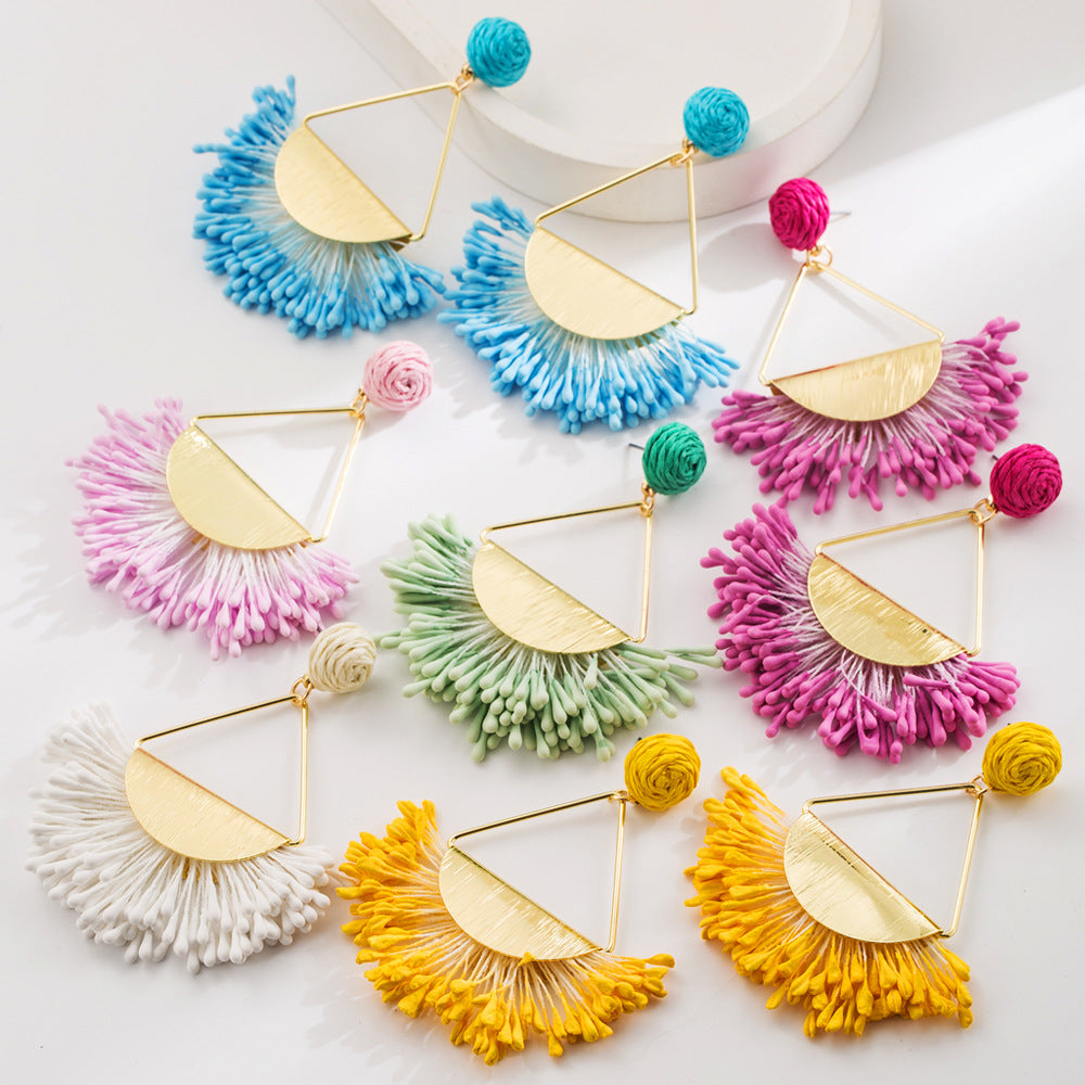 串珠扇形誇張耳環－商品主圖｜https://igowo.tw/