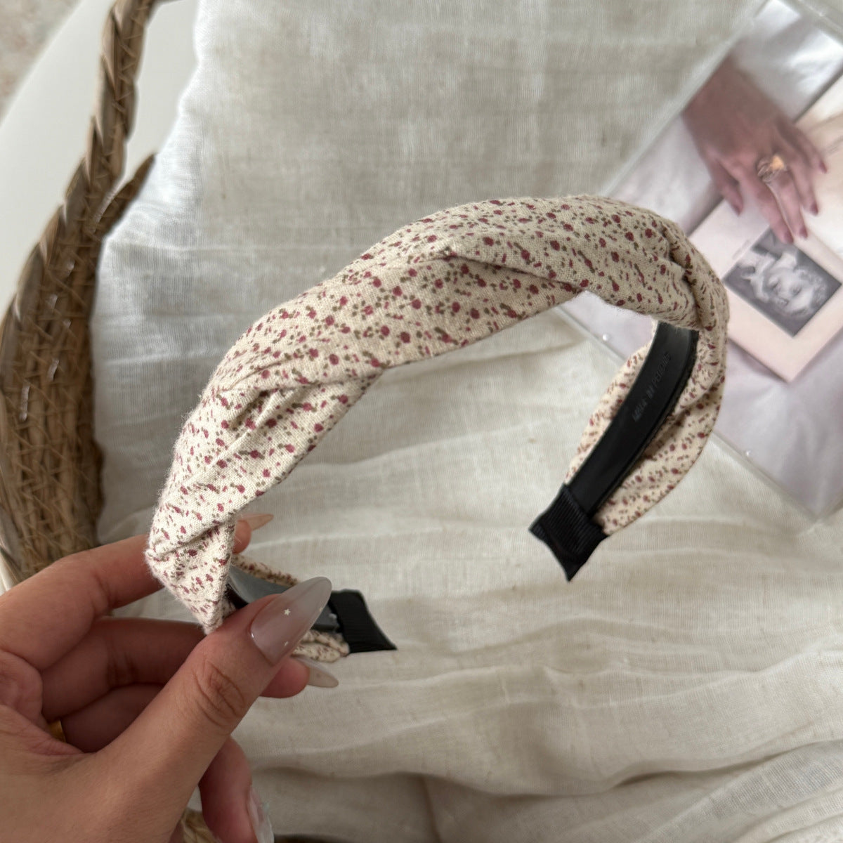 波點扭紋復古髮箍－細節特寫4｜https://igowo.tw/
