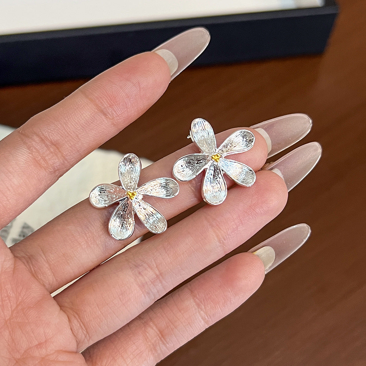 銀針花朵簡約耳釘