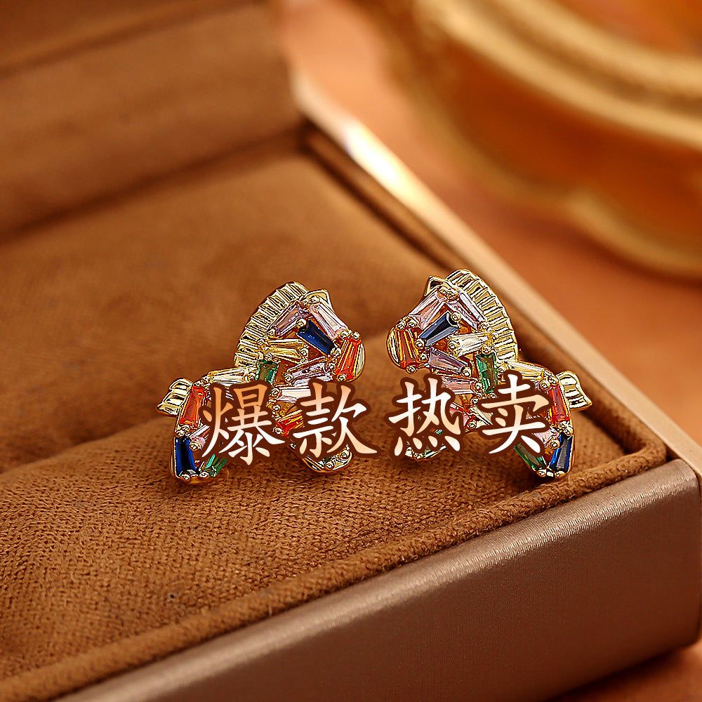 彩色水晶鋯石小馬耳釘－商品主圖｜https://igowo.tw/