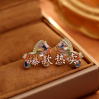 彩色水晶鋯石小馬耳釘－商品主圖｜https://igowo.tw/