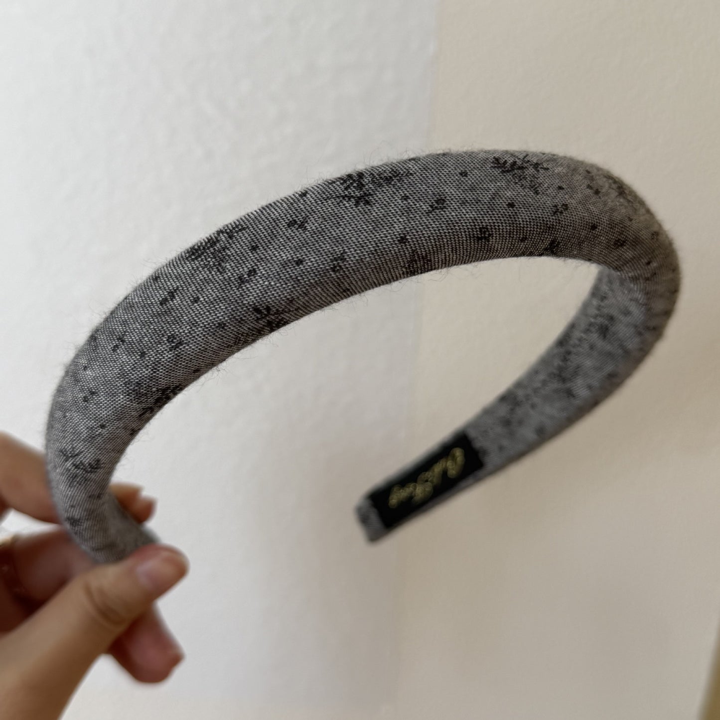 灰色布面波點髮箍－波點髮箍款細節｜https://igowo.tw/