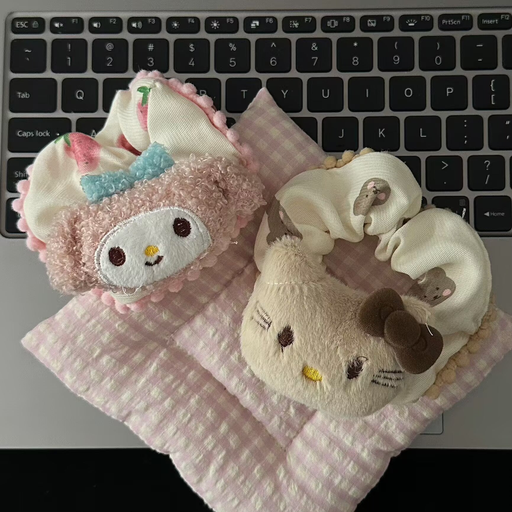 棕色絨面貓咪髮圈－商品主圖｜https://igowo.tw/