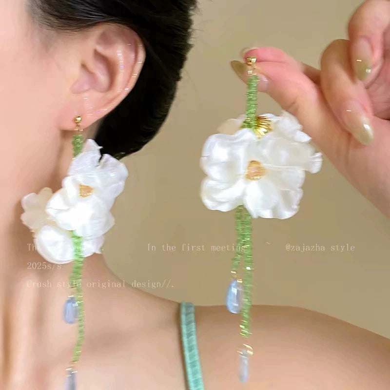 白色花朵耳環－黃款細節｜https://igowo.tw/