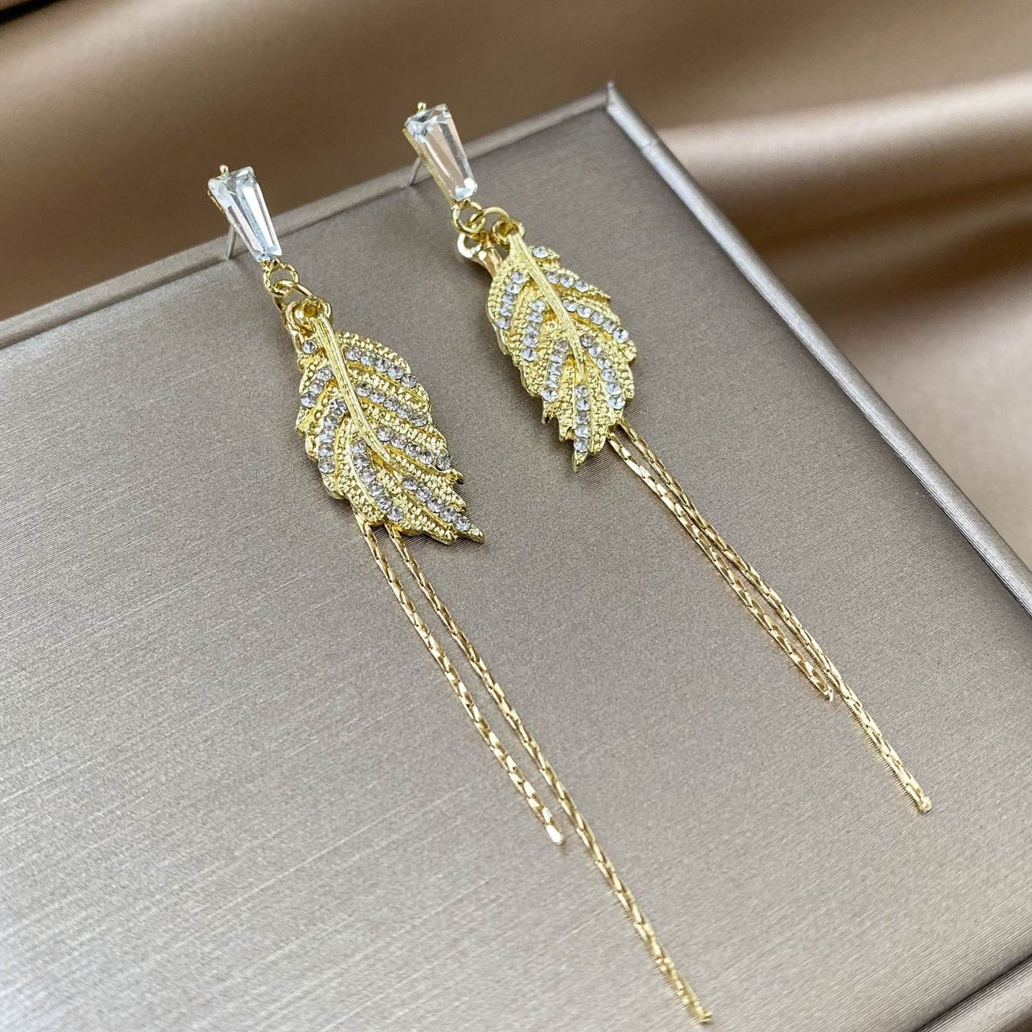 珍珠鋯石花朵流蘇耳環－細節特寫23｜https://igowo.tw/