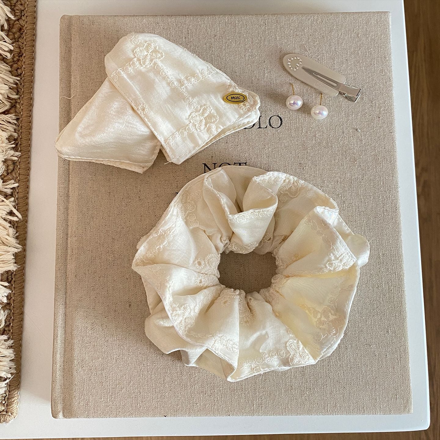 蕾絲大腸圈刺繡鯊魚夾－雙層大腸髮圈款細節｜https://igowo.tw/