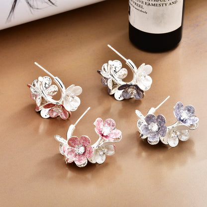 鋯石花朵C形立體耳環－商品主圖｜https://igowo.tw/