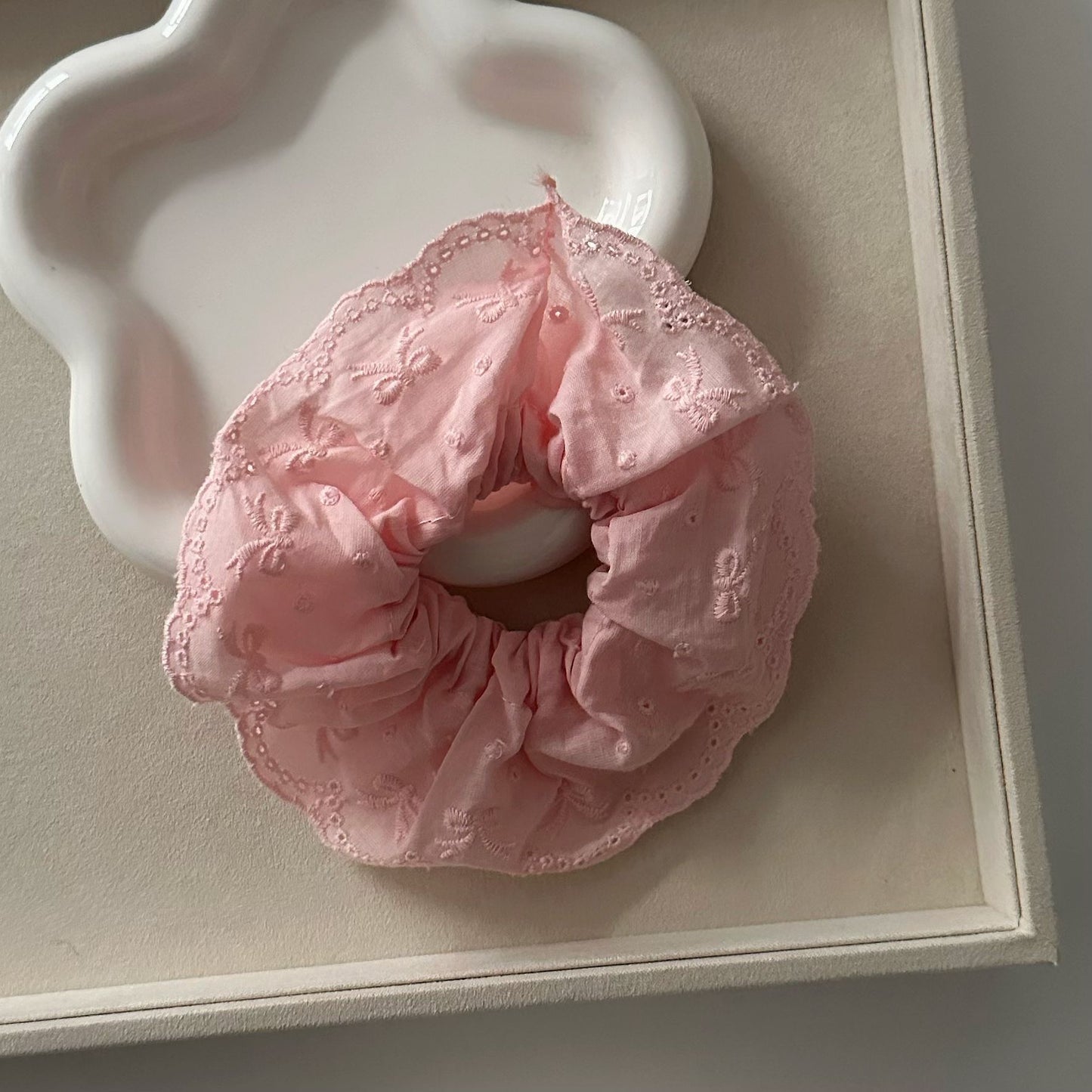 大腸圈簡約髮圈－白色泡芙大腸髮圈款細節27｜https://igowo.tw/