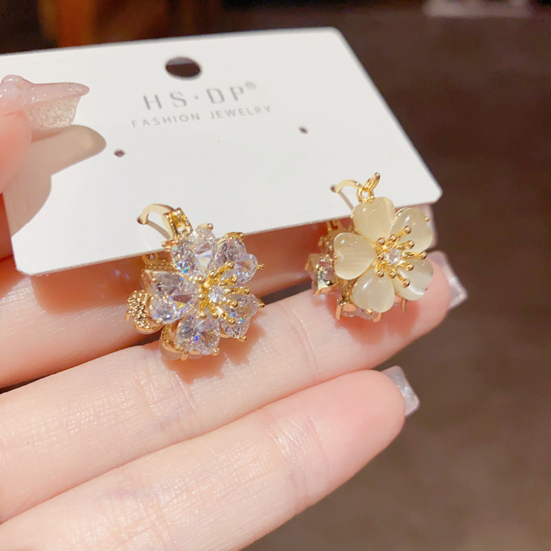 貓眼石花朵復古耳扣－商品主圖｜https://igowo.tw/