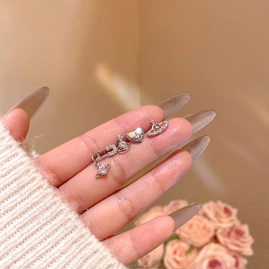 鋯石愛心星球耳釘－商品主圖｜https://igowo.tw/