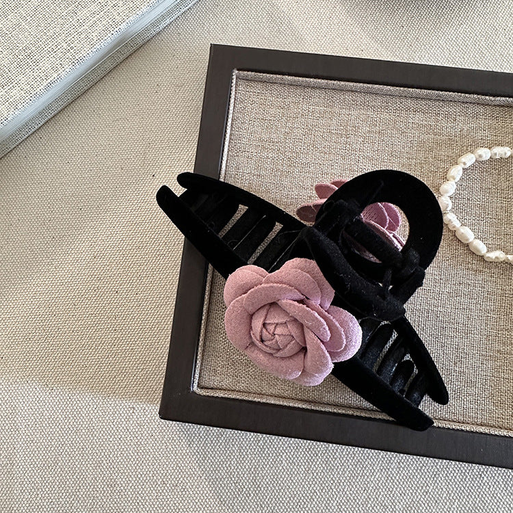 粉色山茶花髮夾－香檳大號抓夾款細節｜https://igowo.tw/