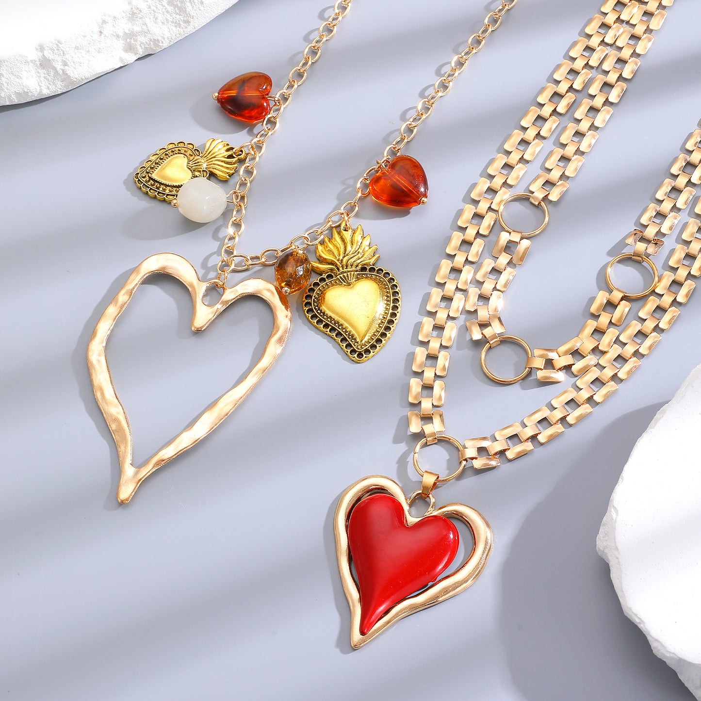 珍珠金屬愛心鏤空項鍊－商品主圖｜https://igowo.tw/