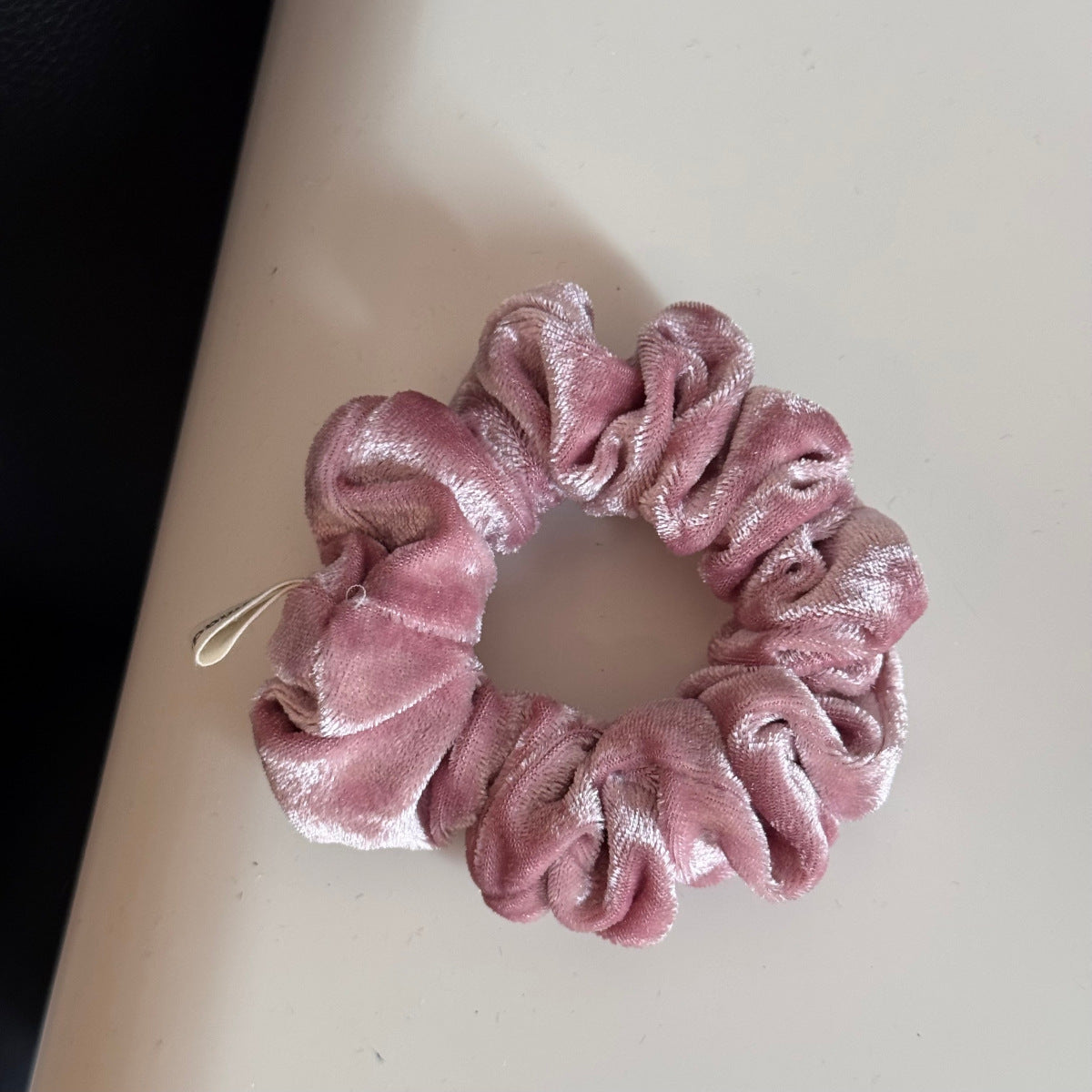 絨面彈力繩大腸圈髮圈－絲絨小圈-黑色款細節｜https://igowo.tw/