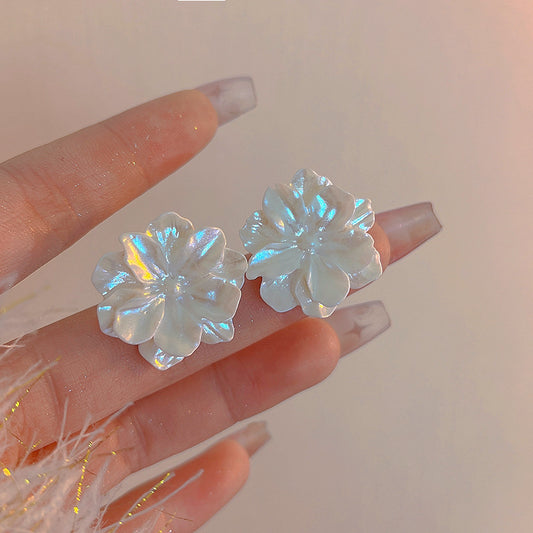 S925白色花朵復古耳環－商品主圖｜https://igowo.tw/