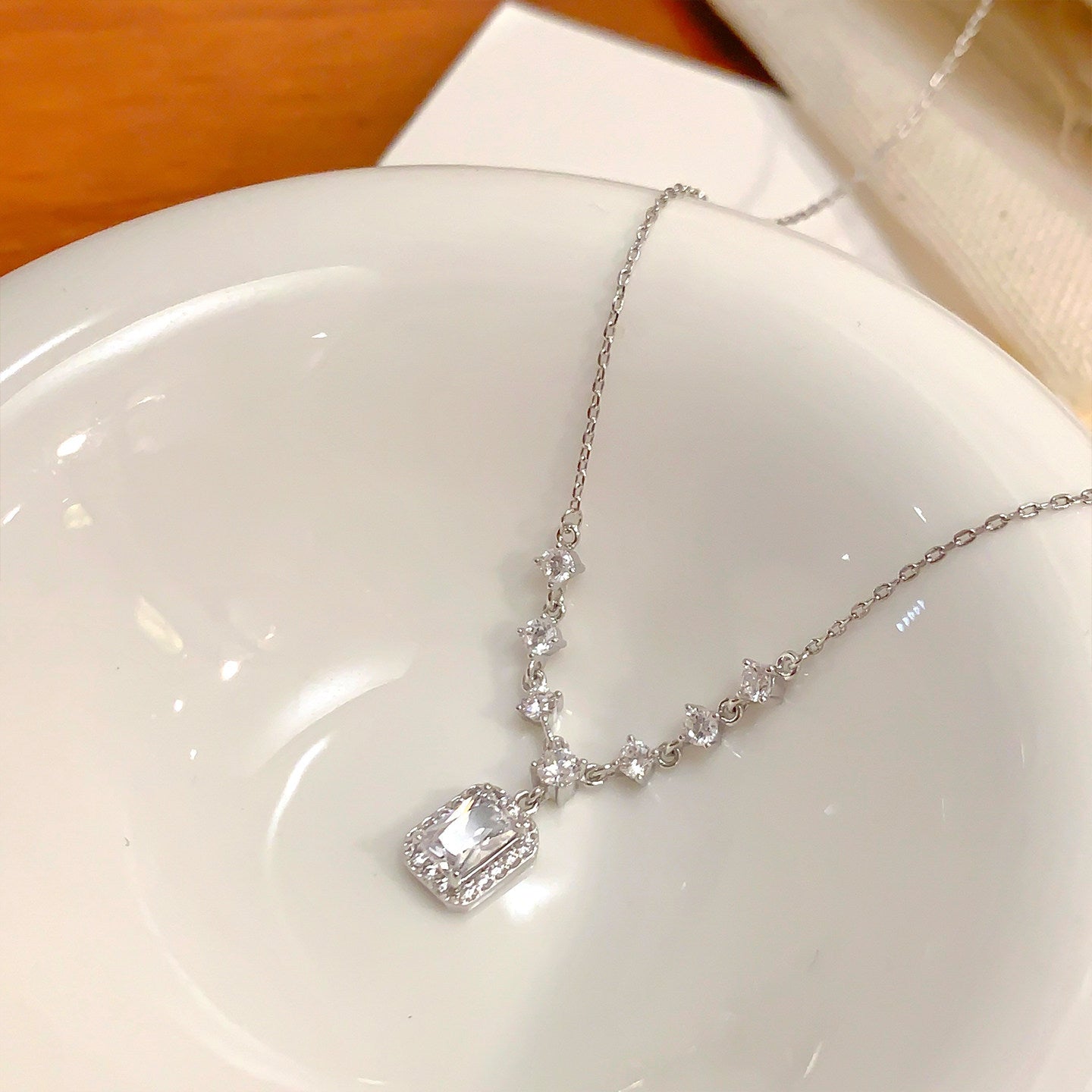 鋯石墜飾項鍊