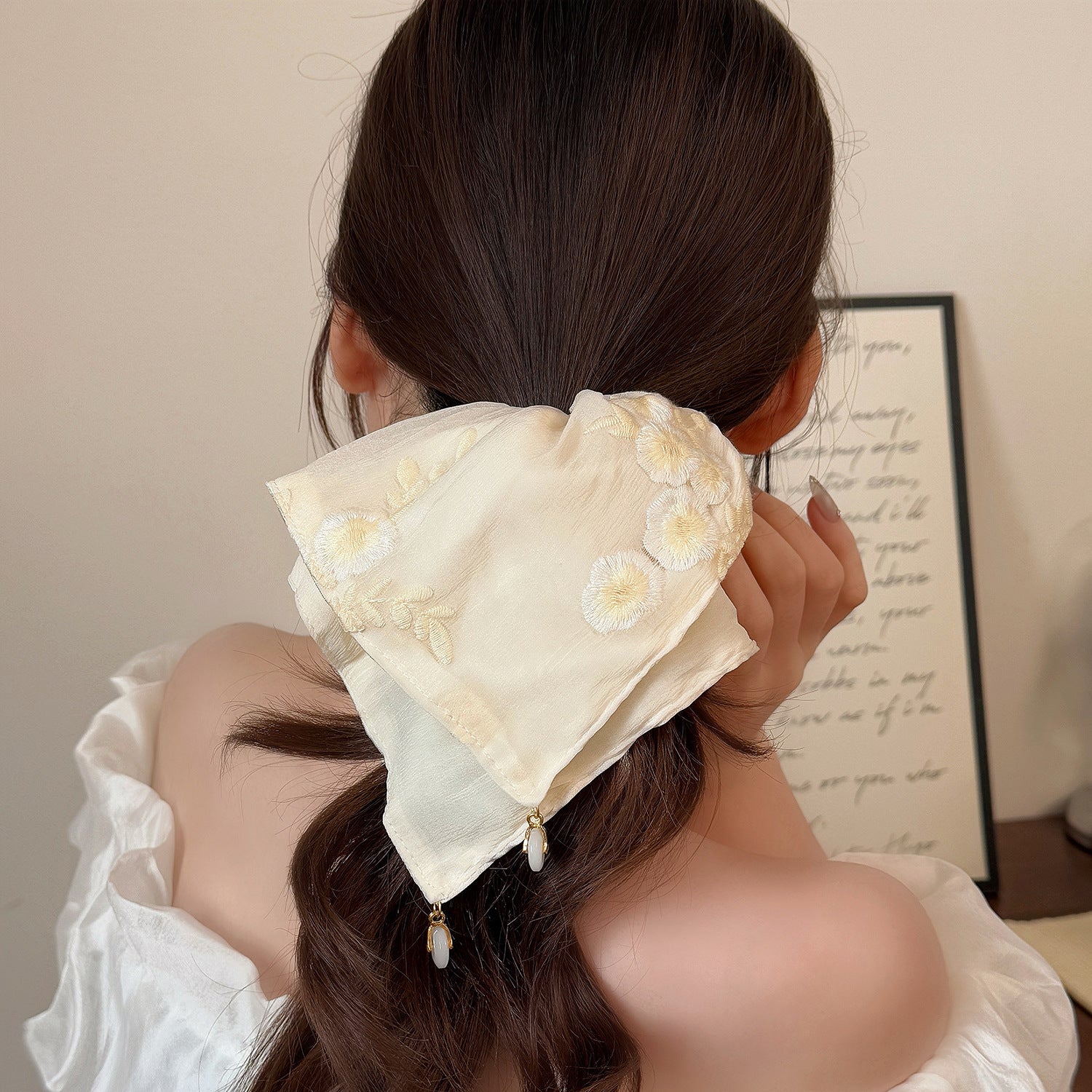 雛菊刺繡髮圈－商品主圖｜https://igowo.tw/